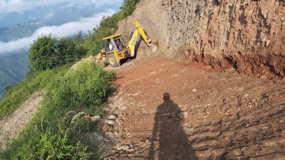 चाडपर्व नजिकिएसँगै सडक मर्मतमा जुट्दै स्थानीय सरकार