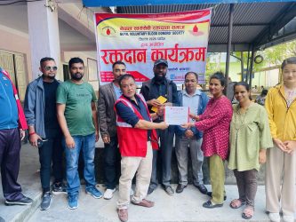 “रक्तदाता सम्राट्” कर्माचार्यकाे उपस्थितिमा धादिङको थाँक्रे गाउँपालिकामा रक्तदान कार्यक्रम सम्पन्न