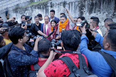 एनआरएनए अध्यक्षका प्रत्याशी आरके शर्मा ४० देश पुगेर समर्थन बटुल्दै चुनावका लागि काठमाडौंमा,तात्यो एनआरएनएको चुनावी माहोल