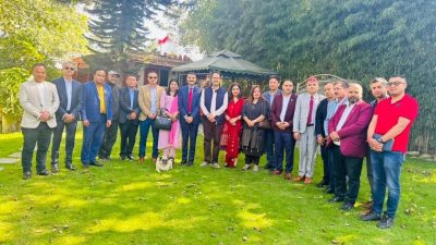 एनआरएनए नवनिर्वाचित अध्यक्ष आरके शर्माको नेतृत्वको टोलीसँग अर्थमन्त्री महत र परराष्ट्रमन्त्रीको भेट