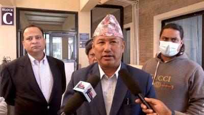 खेलकुद मन्त्री लिम्बुले भेटे उर्लाबारी आगलागी पीडितलाई