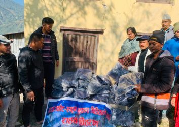 भुकम्प प्रभावितलाई थ्रेड गार्मेण्टको तर्फबाट ३  सय पिस ज्याकेट सहयोग वितरण