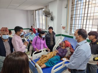 एनआरएनए अध्यक्ष शर्मा नेतृत्वको टोलीले भेट्यो भूकम्पका घाइते र परिवार