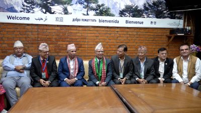 नेकपा एसका अध्यक्ष माधब नेपालको टोली चीन प्रस्थान